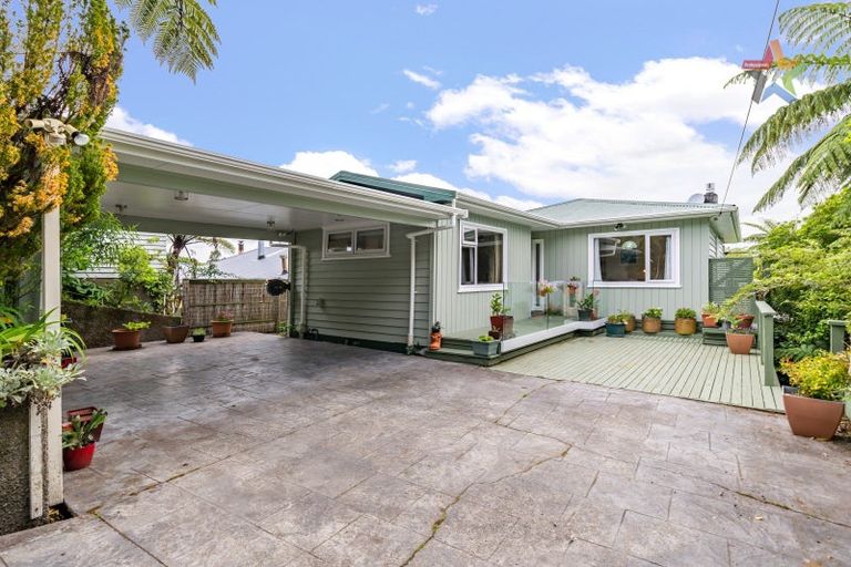 Photo of property in 176 Normandale Road, Normandale, Lower Hutt, 5010