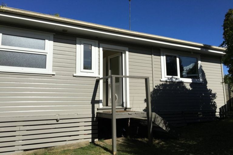 Photo of property in 3/24 Woodside Road, Massey, Auckland, 0614