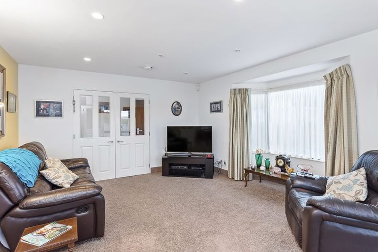 Photo of property in 29 Crown Hill, Paraparaumu, 5032