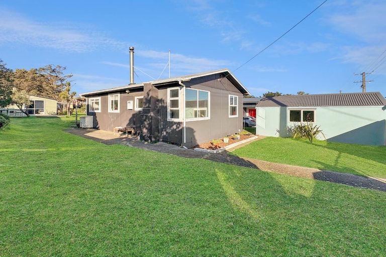 Photo of property in 110 Park Avenue, Waitarere Beach, Levin, 5510