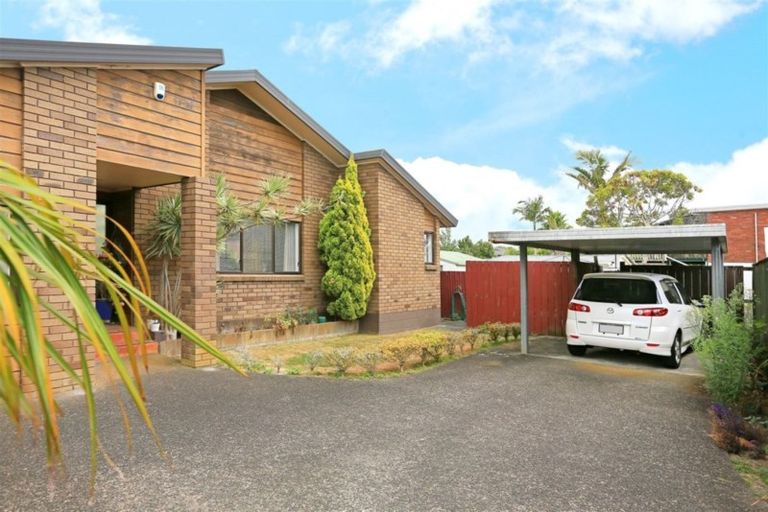 Photo of property in 1/180 Te Atatu Road, Te Atatu South, Auckland, 0610