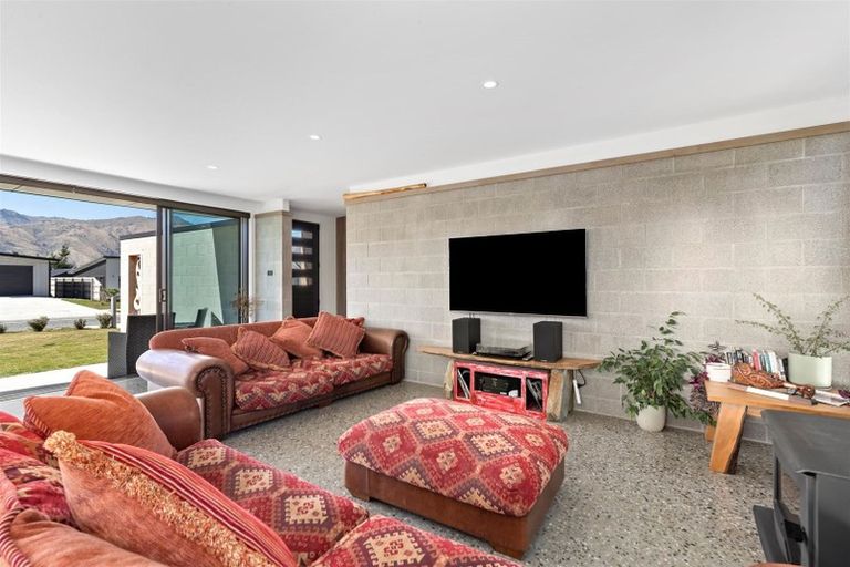 Photo of property in 13 Isthmus Place, Lake Hawea, Wanaka, 9382