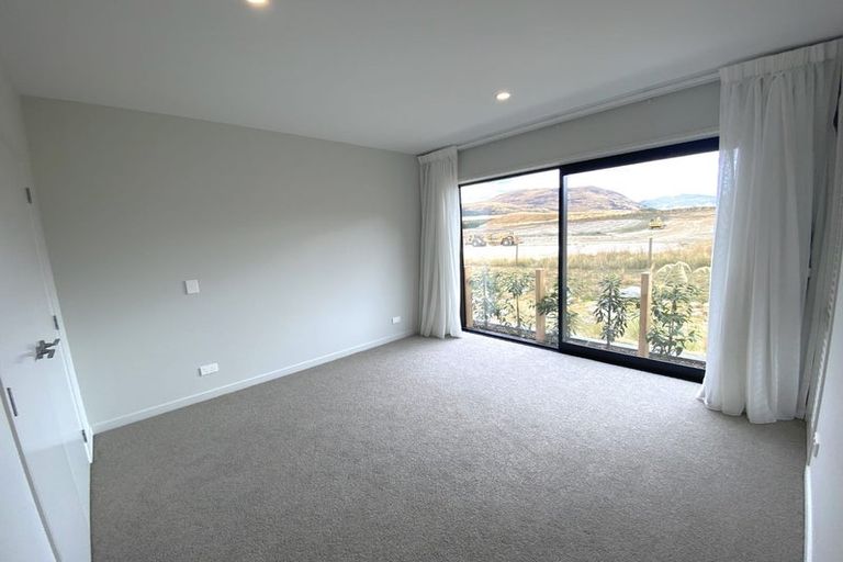 Photo of property in 12 Chapman Way, Jacks Point, 9371