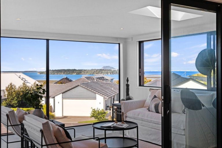 Photo of property in 10 Winspear Place, Omokoroa, 3114