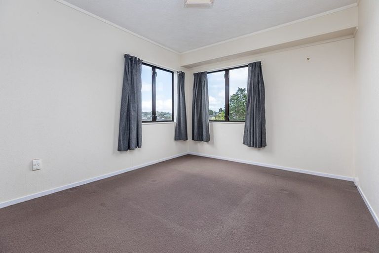 Photo of property in 2/24 Thalia Place, Totara Vale, Auckland, 0629