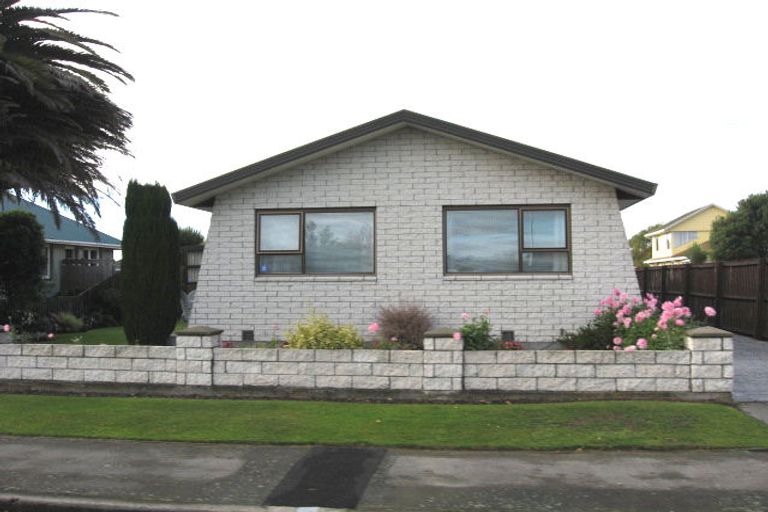 Photo of property in 11 Nyoli Street, Northcote, Christchurch, 8052