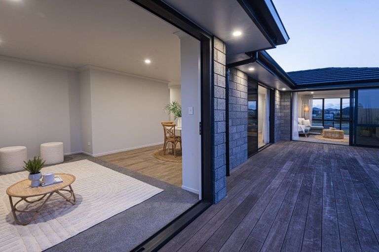 Photo of property in 71 Kaurinui Crescent, One Tree Point, 0118