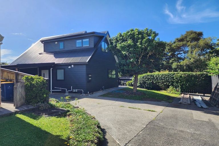 Photo of property in 25 Caspian Close, New Lynn, Auckland, 0600