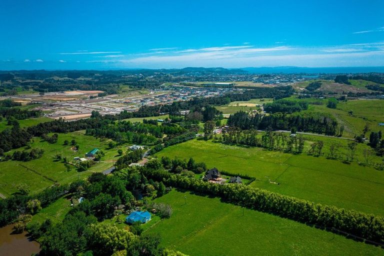 Photo of property in 193 Pine Valley Road, Dairy Flat, Silverdale, 0992