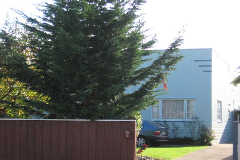 Photo of property in 5 Norton Park Avenue, Fairfield, Lower Hutt, 5011