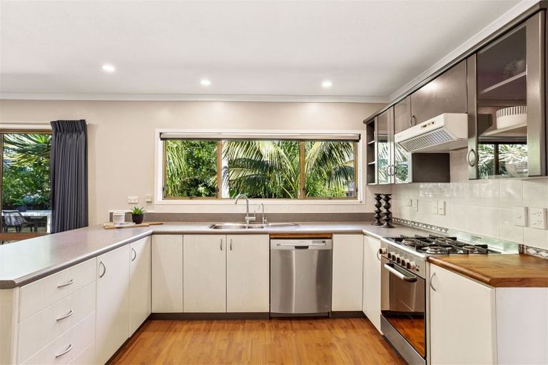 Photo of property in 63 Becroft Drive, Forrest Hill, Auckland, 0620