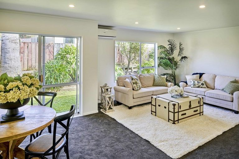 Photo of property in 5a Grays Road, Plimmerton, Porirua, 5026