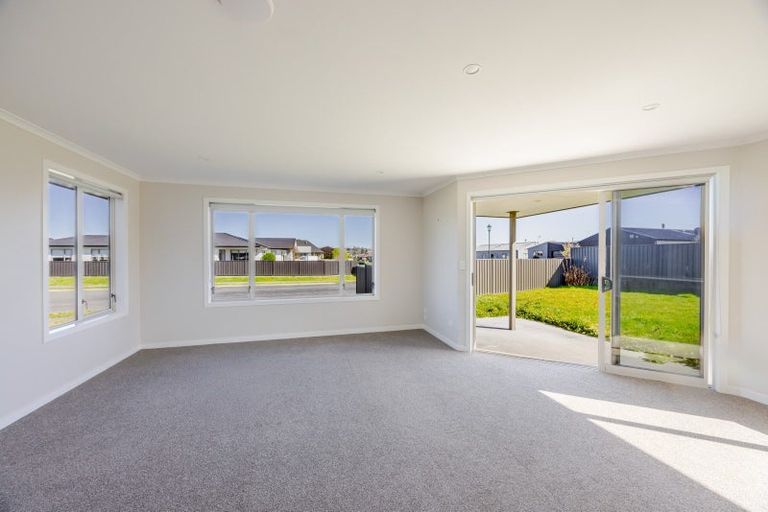 Photo of property in 33 Belgrove Drive, Waipukurau, 4200