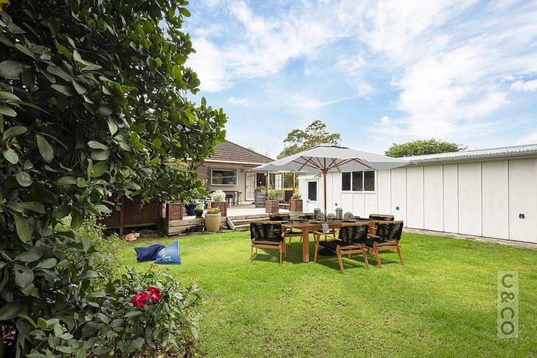 Photo of property in 7 Taupaki Road, Taupaki, Henderson, 0782