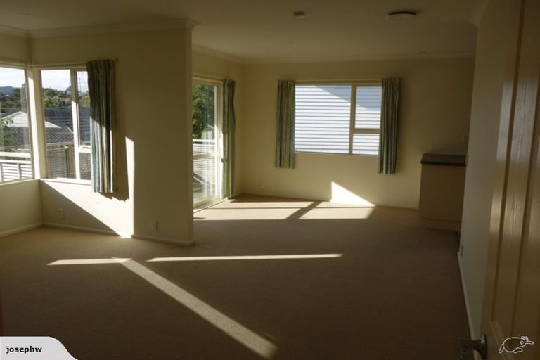 Photo of property in 6b Kinapori Terrace, Newlands, Wellington, 6037