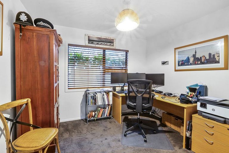 Photo of property in 4a Awanui Street, Merrilands, New Plymouth, 4312