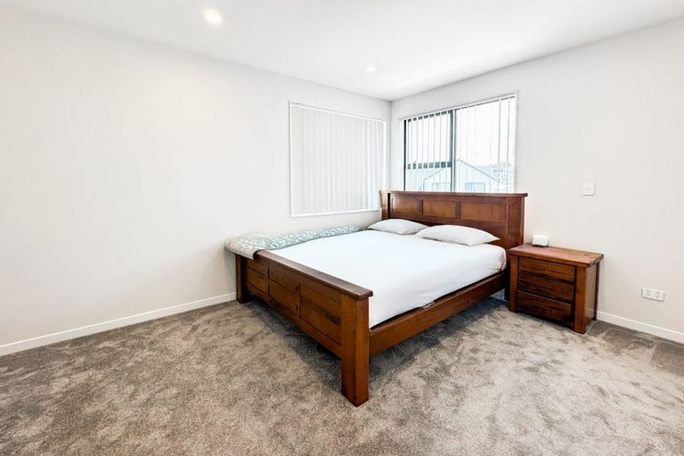 Photo of property in 22 Heketara Way, Massey, Auckland, 0614