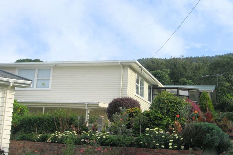 Photo of property in 79 Larsen Crescent, Tawa, Wellington, 5028