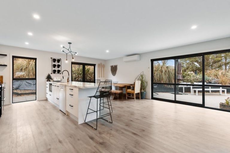 Photo of property in 77 Stratford Drive, Mount Pisa, Cromwell, 9383