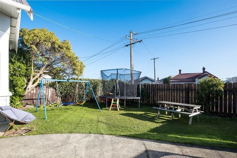 Photo of property in 63a Royal Crescent, Saint Kilda, Dunedin, 9012