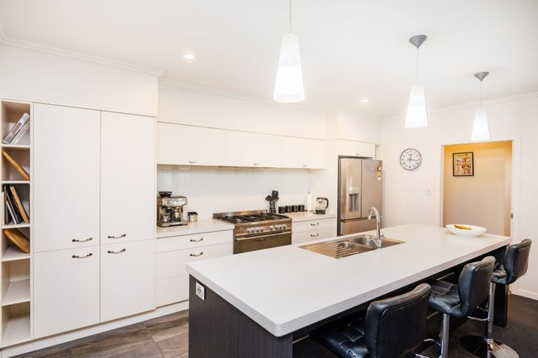 Photo of property in 7 Vaucluse Heights, Fitzherbert, Palmerston North, 4410