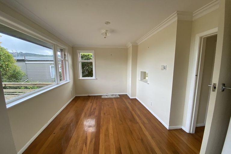 Photo of property in 10 Vista Crescent, Maoribank, Upper Hutt, 5018