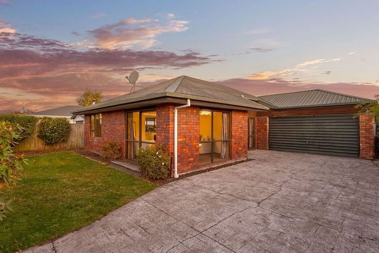 Photo of property in 1/18 Winters Road, Redwood, Christchurch, 8051