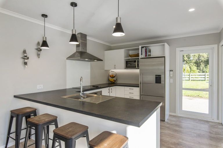 Photo of property in 105 Peka Peka Road, Peka Peka, Waikanae, 5391