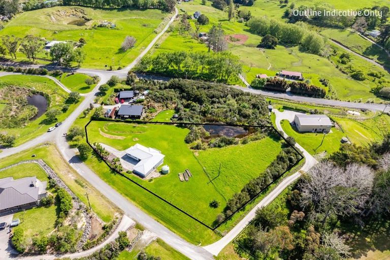 Photo of property in 11 Lupis Way, Kaiwaka, 0573