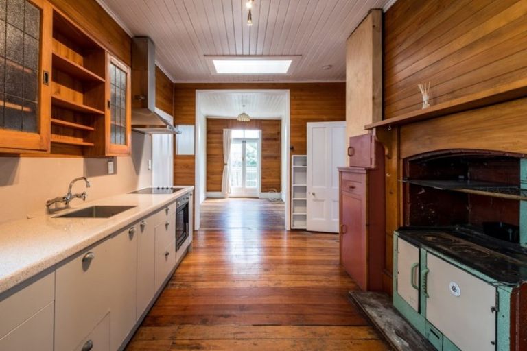 Photo of property in 41 Durham Street, Picton, 7220