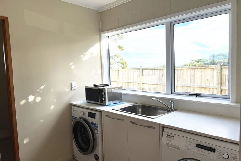 Photo of property in 14 Chelsea View Drive, Chatswood, Auckland, 0626