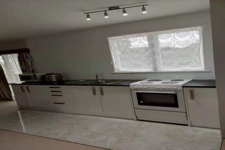 Photo of property in 1/15 Beverly Place, New Lynn, Auckland, 0600