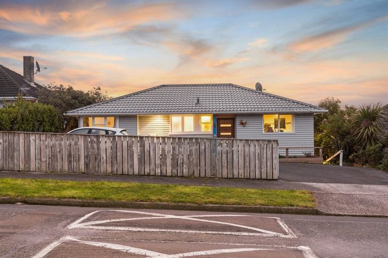 Photo of property in 34 Sievers Grove, Cannons Creek, Porirua, 5024