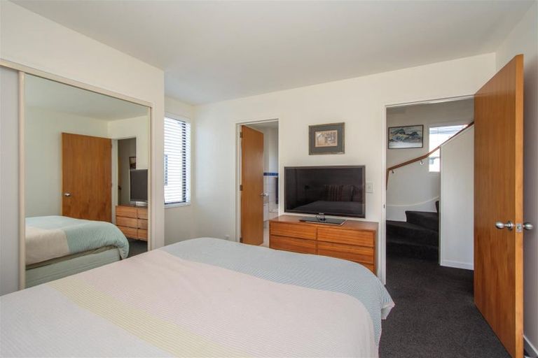 Photo of property in 2 Oakford Close, Riccarton, Christchurch, 8011