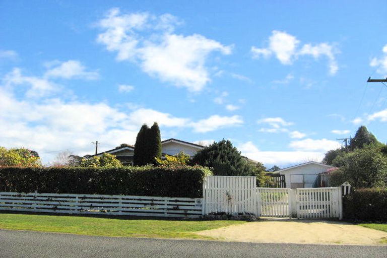 Photo of property in 7 Charlotte Street, Takapau, 4203