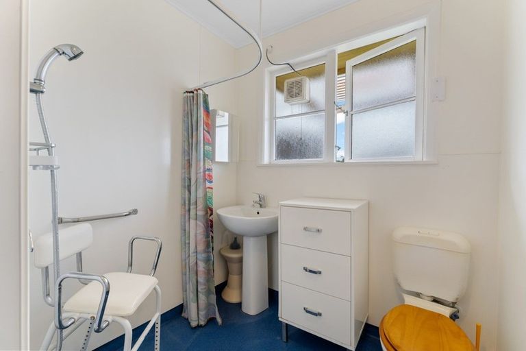 Photo of property in 2 Huntly Street, Foxton, 4814