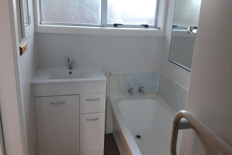 Photo of property in 21 Eglinton Street, Avondale, Christchurch, 8061