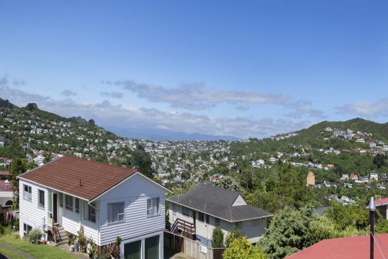 Photo of property in 7 Epping Grove, Karori, Wellington, 6012
