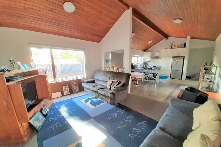 Photo of property in 16 Finlayson Avenue, Clendon Park, Auckland, 2103