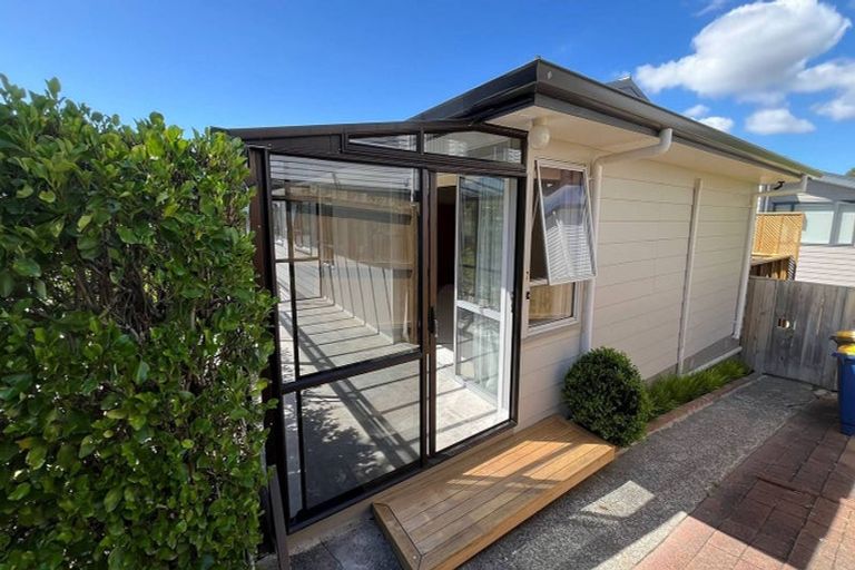 Photo of property in 7 Lavery Place, Sunnynook, Auckland, 0632