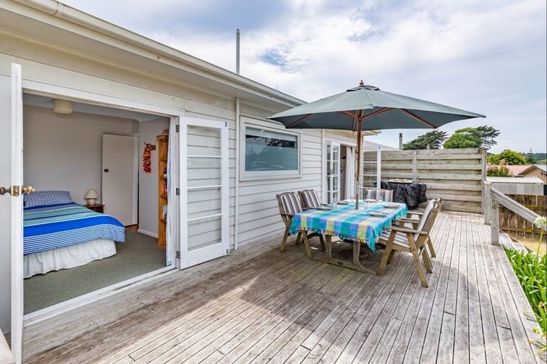 Photo of property in 13 Rangitane Street, Himatangi Beach, Foxton, 4891