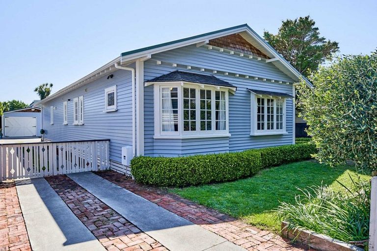 Photo of property in 38 Tuatoru Street, Eastbourne, Lower Hutt, 5013