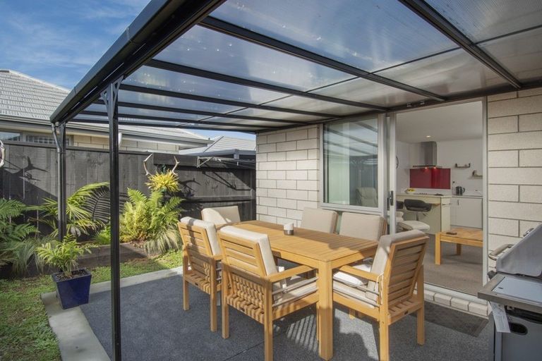 Photo of property in 11 Lance Way, Papamoa, 3118