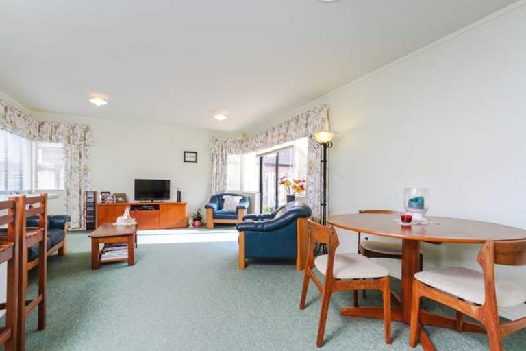 Photo of property in 35 Blueridge Close, Sunnyvale, Auckland, 0612