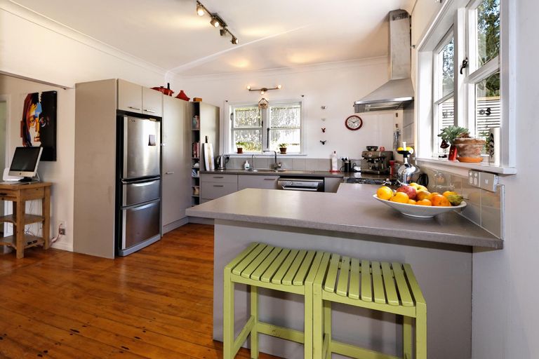 Photo of property in 10a Kashmir Road, Glen Eden, Auckland, 0602