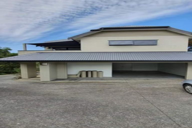 Photo of property in 48 Tauhinu Road, Greenhithe, Auckland, 0632