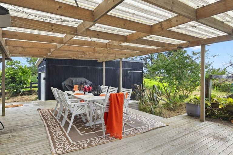 Photo of property in 104 Kaihau Road, Karioitahi, Waiuku, 2683