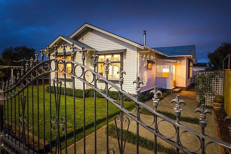 Photo of property in 61 Roy Street, Palmerston North, 4410