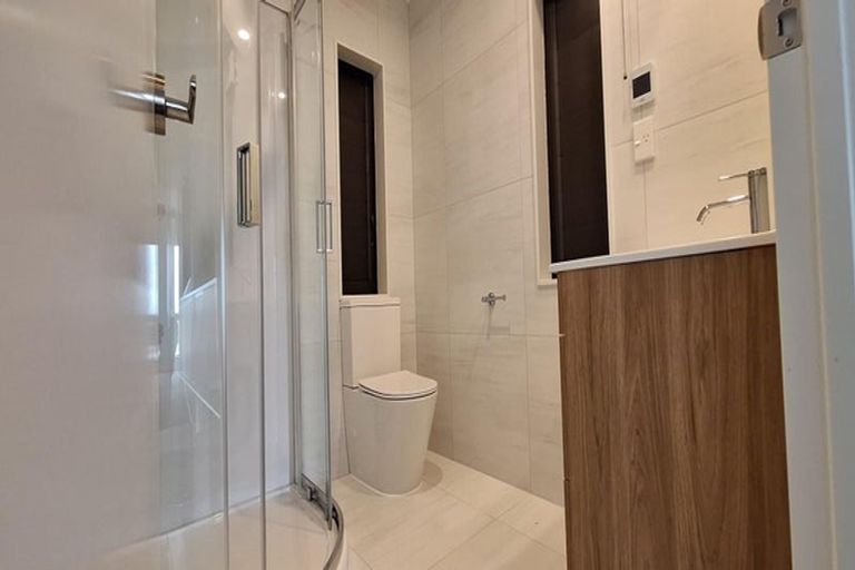 Photo of property in 37c Sylvia Road, Hillcrest, Auckland, 0627