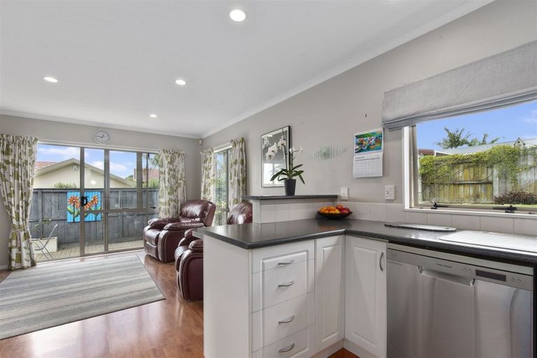 Photo of property in 10 Westminster Gardens, Unsworth Heights, Auckland, 0632